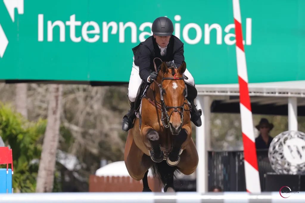 Shane Sweetnam & Gilona AO. Photo © Sportfot